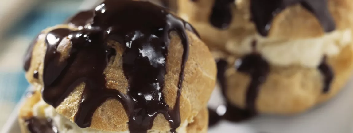 Profiteroles au chocolat et glace rhum raisin Carte d'Or®