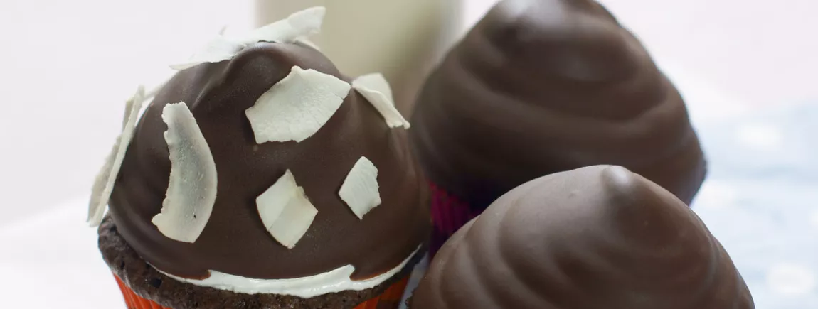Cupcakes meringués au chocolat praliné Cupcakes meringués à la Pralinoise Poulain Dessert®