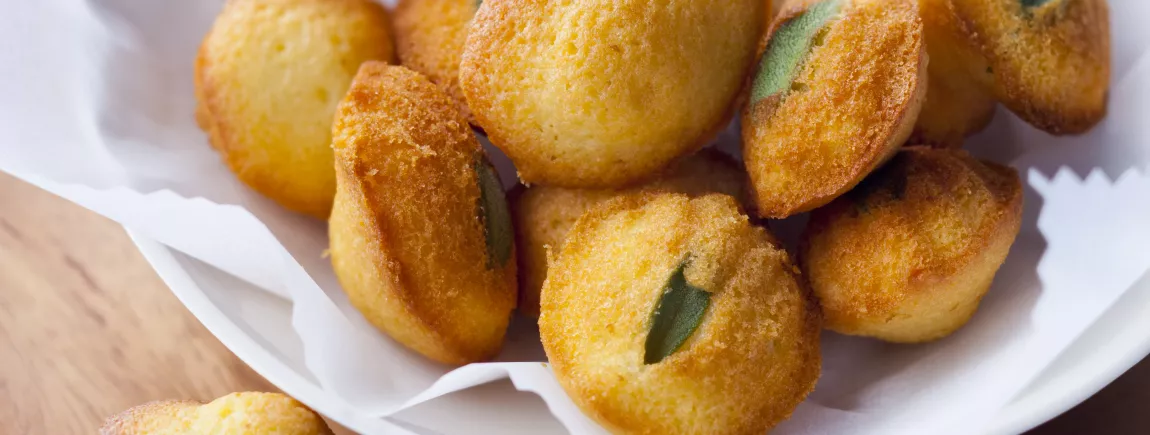 Madeleines au parmesan et à la sauge
