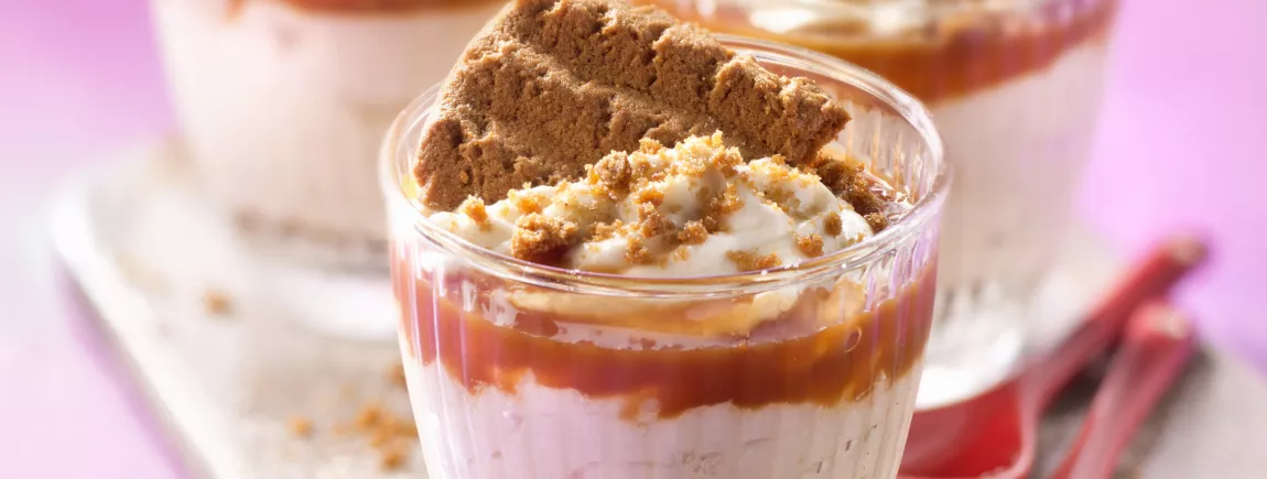 Mousse de petits-suisses aux noix caramélisées avec Bastogne® LU Mousse de petits-suisses aux noix caramélisées avec Bastogne® LU