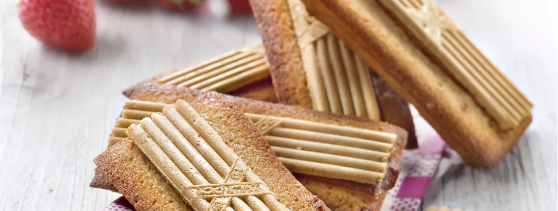 Financiers aux Paille d’Or® aux Fraises et Fraises des bois Financiers aux Paille d’Or® aux Fraises et Fraises des bois