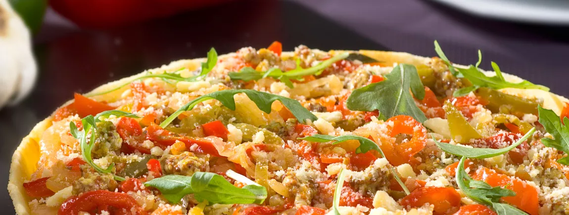 La tarte aux légumes du soleil : se faire plaisir en toute légèreté Tarte crumble aux légumes du soleil avec Amora ®
